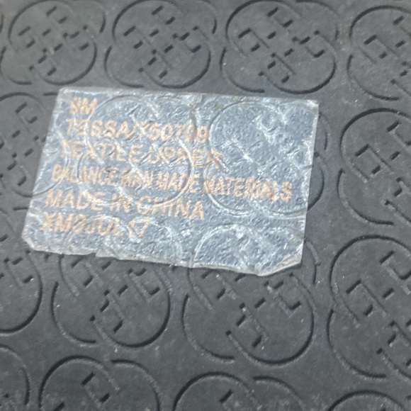 Beautiful Daisy Fuentes Mary Jane style wedge shoes in an army green like color - Picture 9 of 10